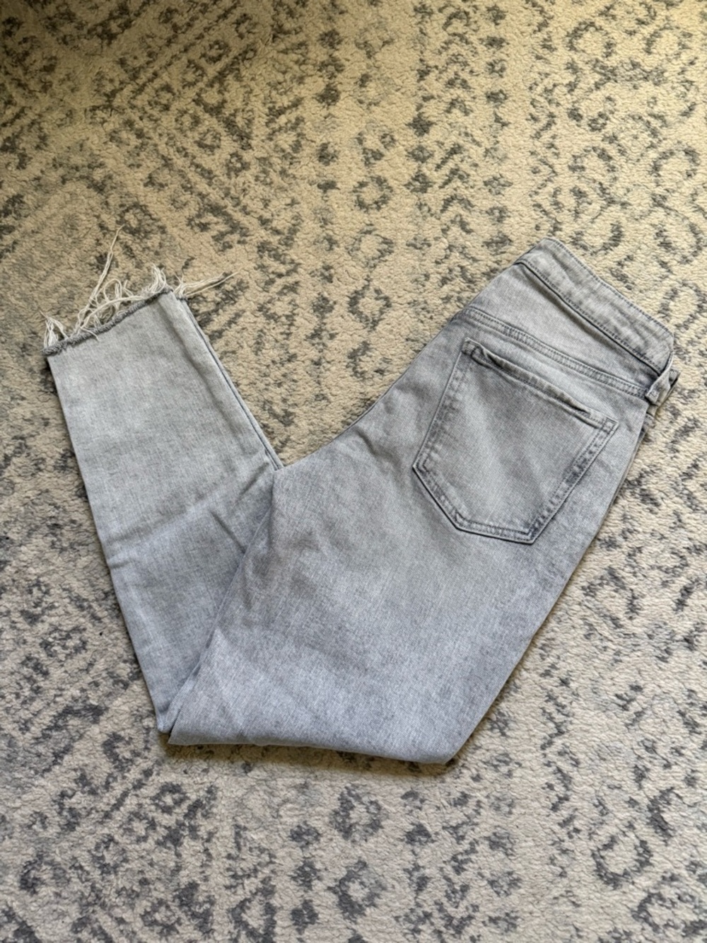 Old Navy High-Rise OG Straight Light Gray Raw-Hem Ankle Jeans